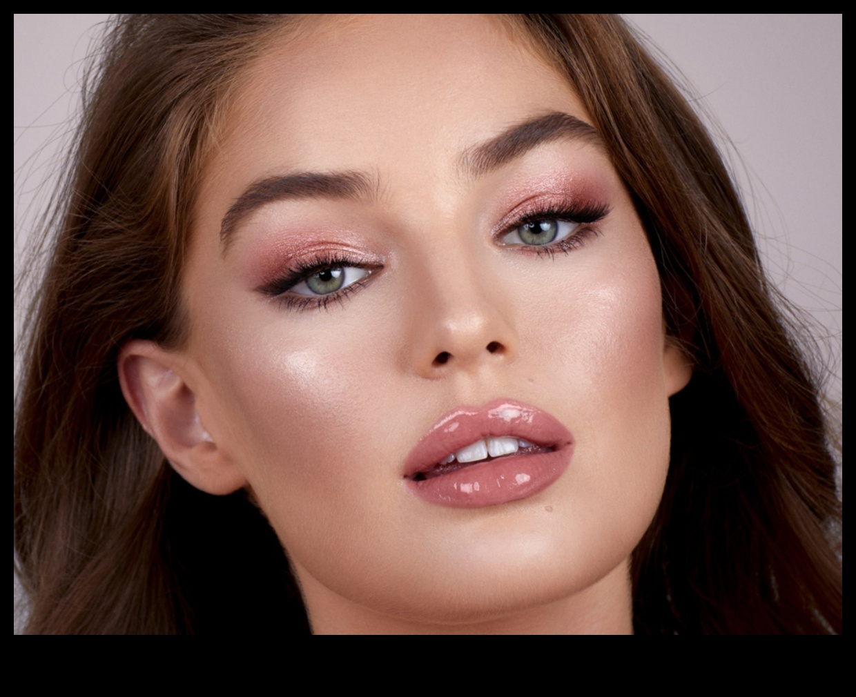 Galīgais vakara grima kontrolsaraksts Vai esat gatavs apžilbināt 2 Galīgais vakara grima kontrolsaraksts: vai esat gatavs?