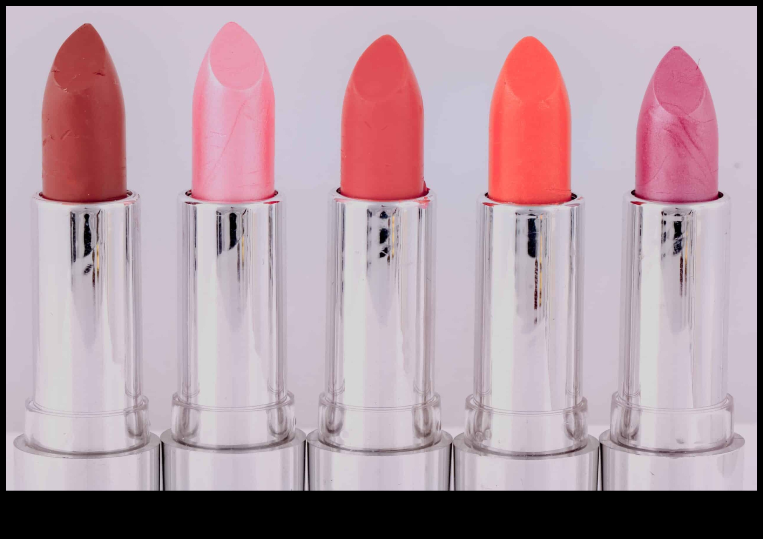 Atrodiet savu ideālo lūpu krāsu Klasisko, drosmīgo un smalko toņu ceļvedis 1 Stilu sadalījums: klasisks, trekns vai smalks — kura lūpu krāsa jums ir piemērota?