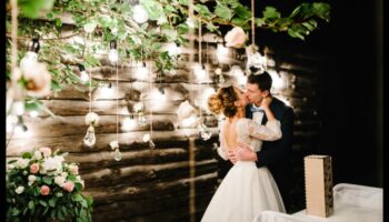 Mīlestības apgaismojums: jūsu neaizmirstamā kāzu ceremonija